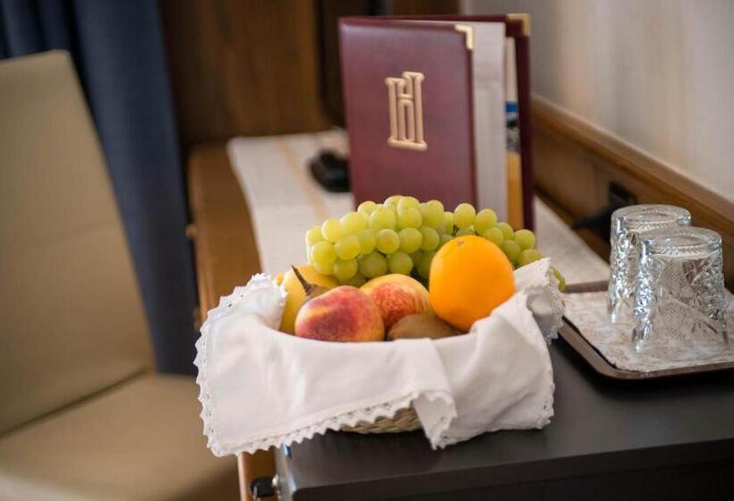 اتاق استاندارد, Hell