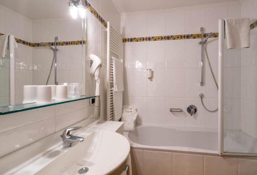 اتاق استاندارد, Hell