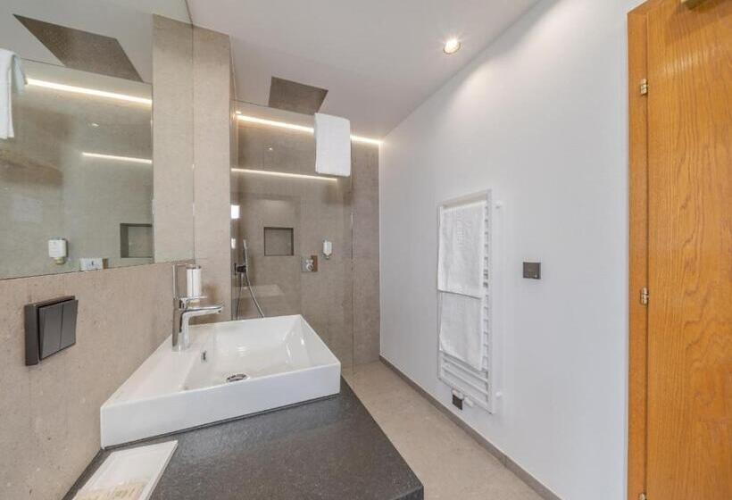 سوییت جونیور, Hell