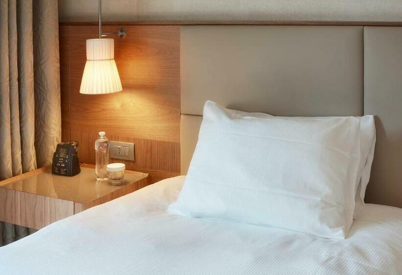 Standard Room, Hilton Milan