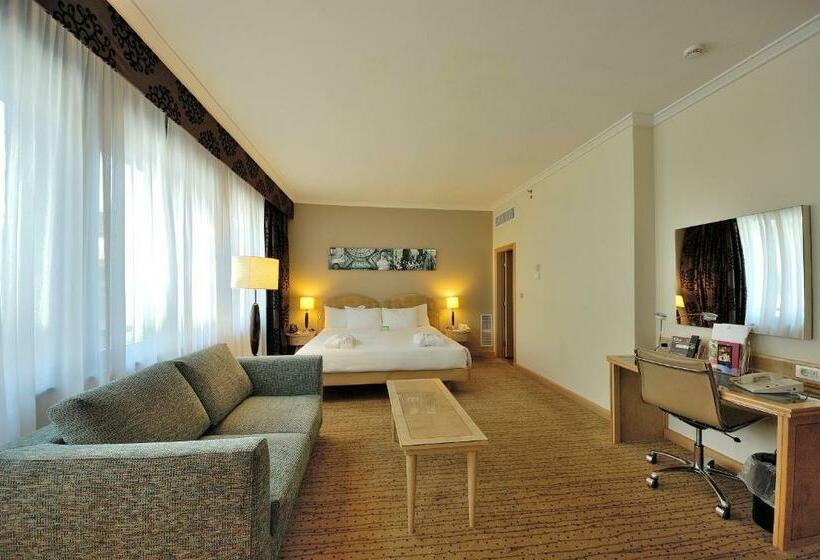Family Room, Hilton Milan