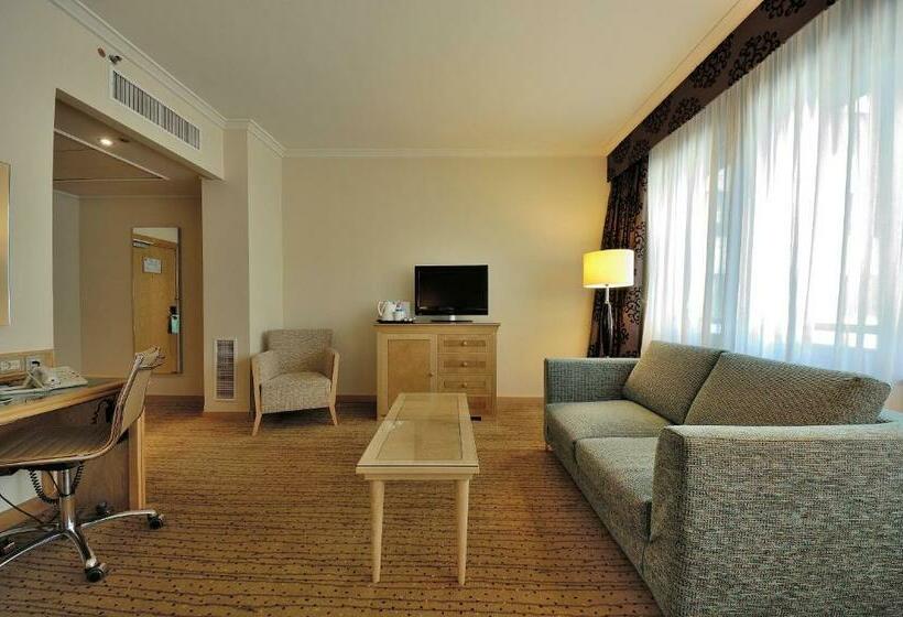 Family Room, Hilton Milan