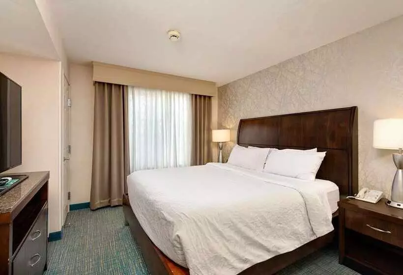 Deluxe Room King Size Bed