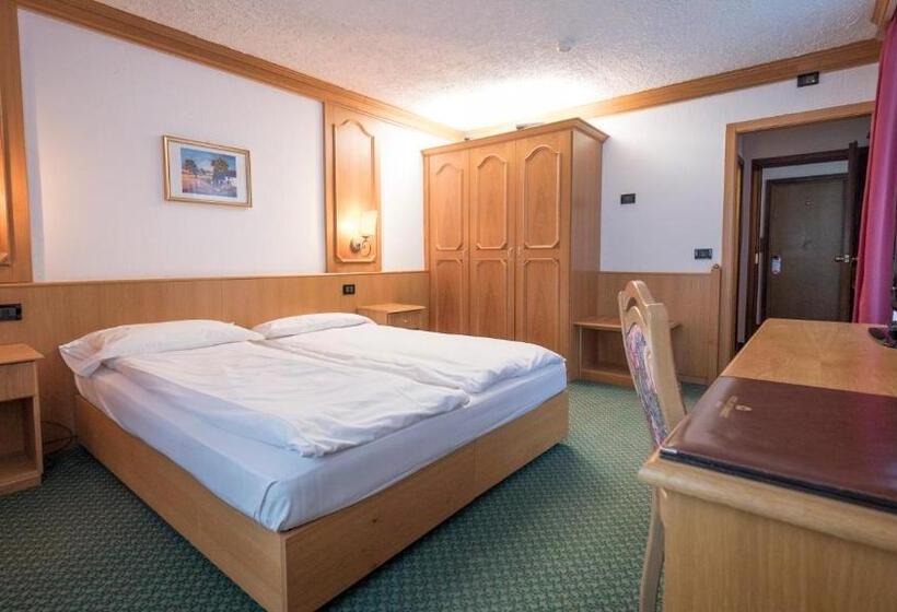 اتاق خانوادگی, Intermonti