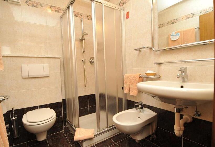 اتاق کلاسیک, Intermonti