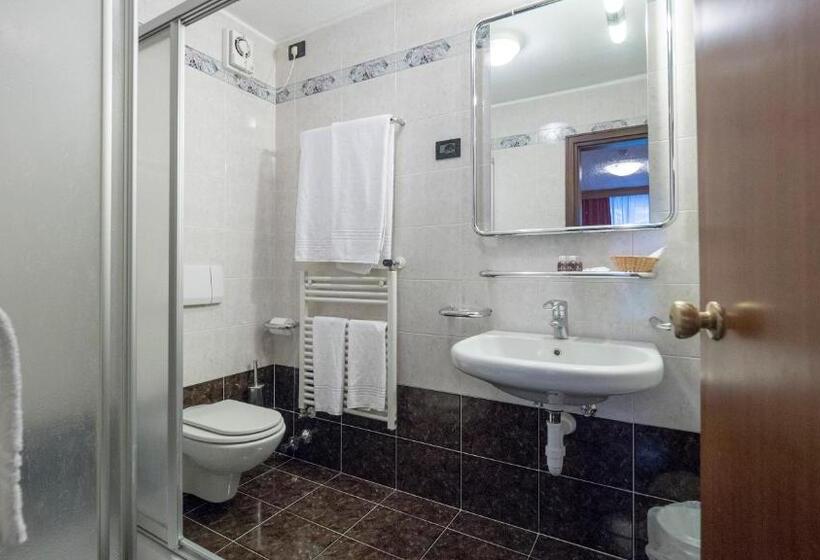 اتاق کلاسیک سه تخته, Intermonti