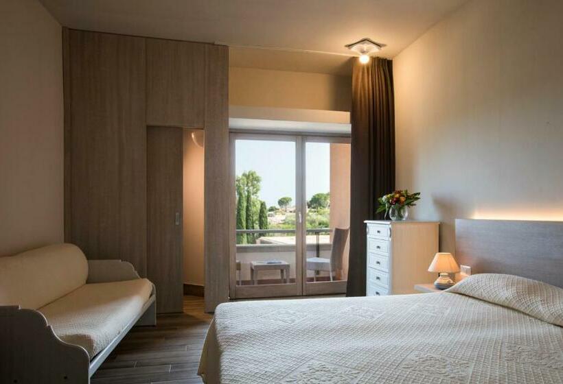 חדר משפחתי, Is Molas Resort