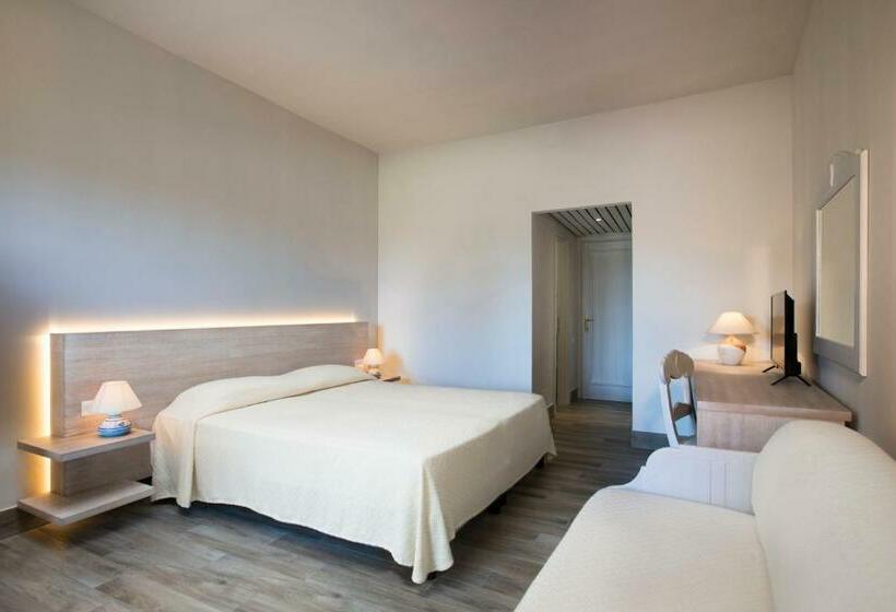 Семейный Номер, Is Molas Resort