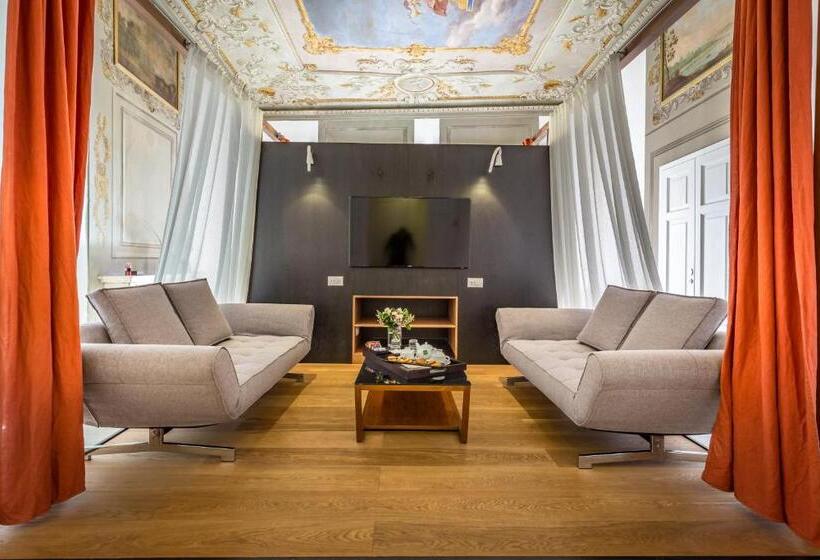 سوییت, La Scaletta Al Ponte Vecchio