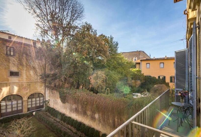 سوییت, La Scaletta Al Ponte Vecchio