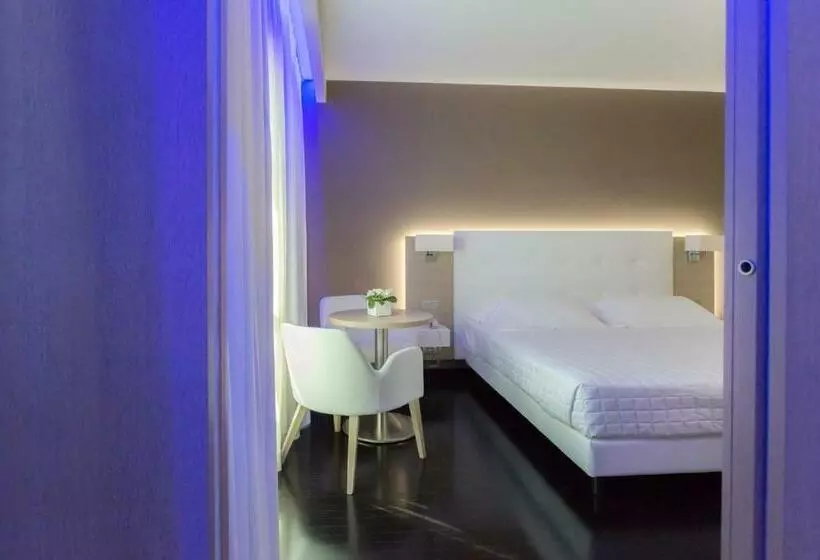 سوییت جونیور, Raffaello Hotel & Mooka Restaurant