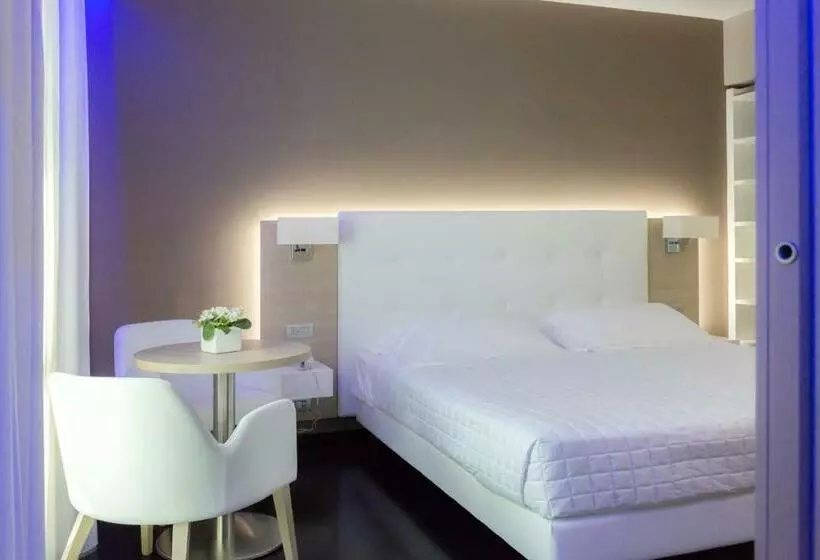سوییت جونیور, Raffaello Hotel & Mooka Restaurant