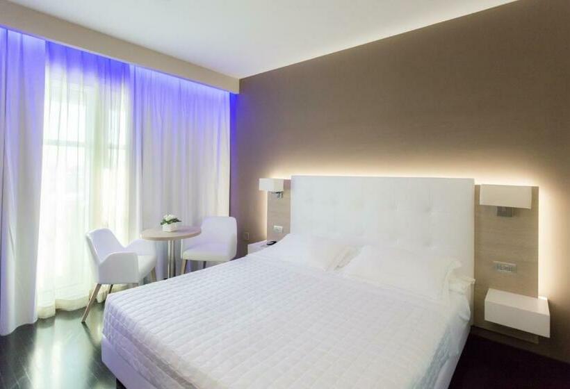 Полулюкс, Raffaello Hotel & Mooka Restaurant