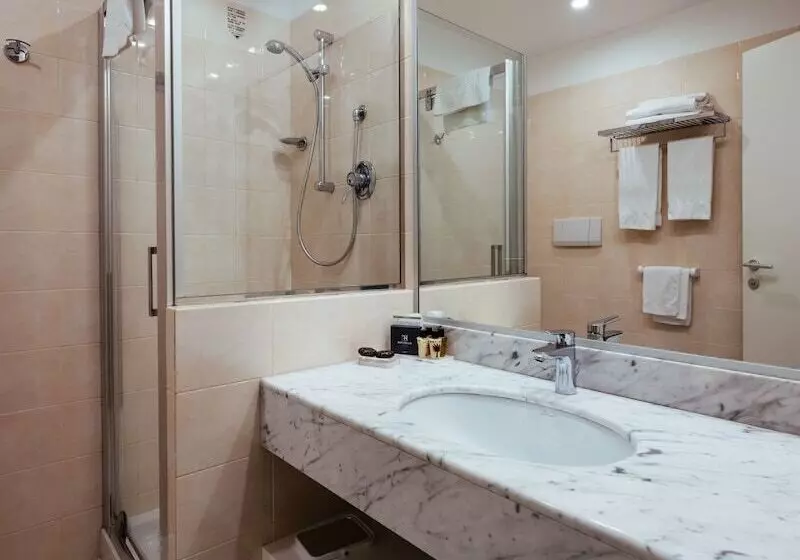 سوییت جونیور, Raffaello Hotel & Mooka Restaurant