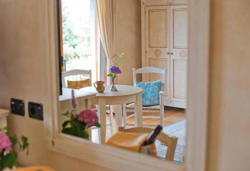 جناح جونيور, Sa Muvara