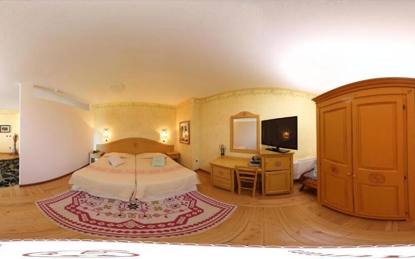 جناح سوبيريور, Sa Muvara