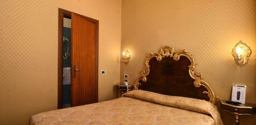 اتاق کلاسیک, San Moise