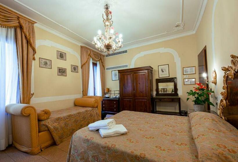 اتاق کلاسیک سه تخته, San Moise