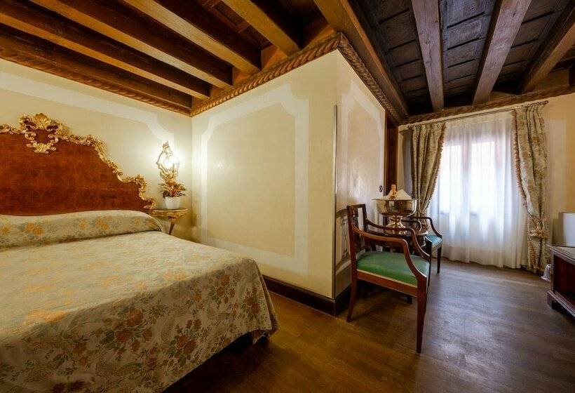 اتاق کلاسیک سه تخته, San Moise