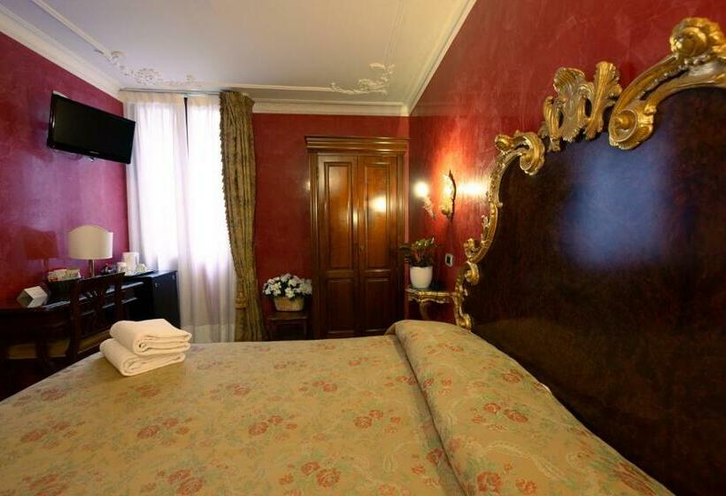 اتاق سوپریور, San Moise