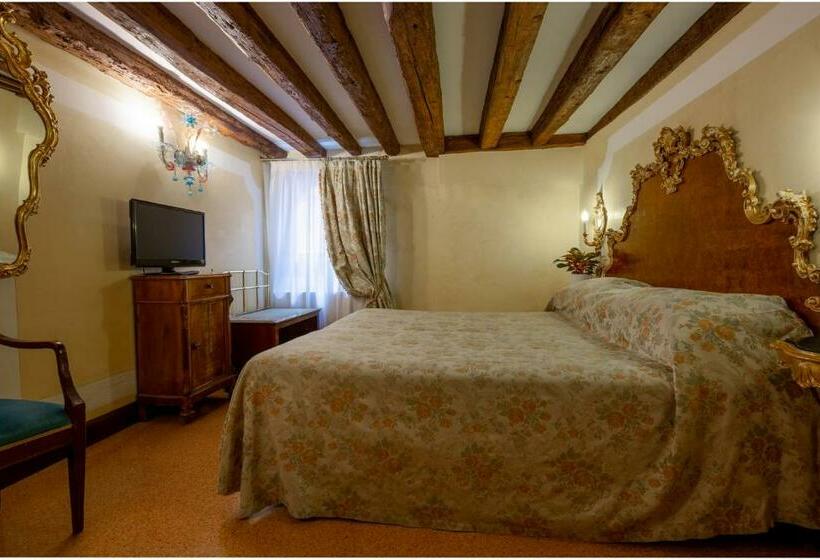 اتاق سوپریور, San Moise