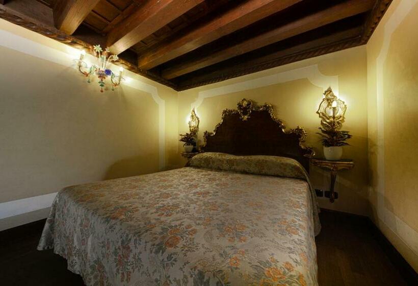 اتاق سوپریور, San Moise