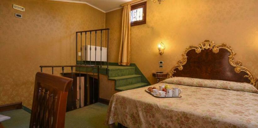 اتاق سوپریور, San Moise