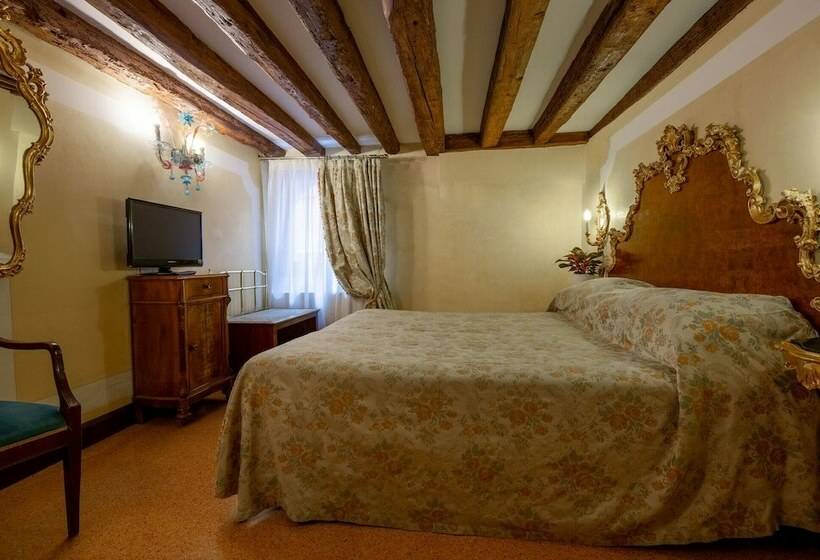 اتاق سوپریور, San Moise