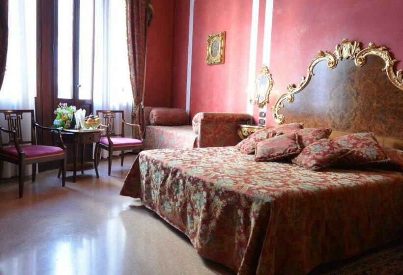 اتاق لوکس با چشم‌انداز, San Moise