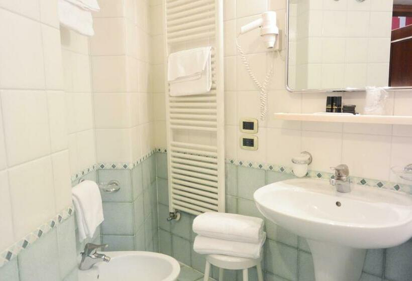 اتاق لوکس با چشم‌انداز, San Moise