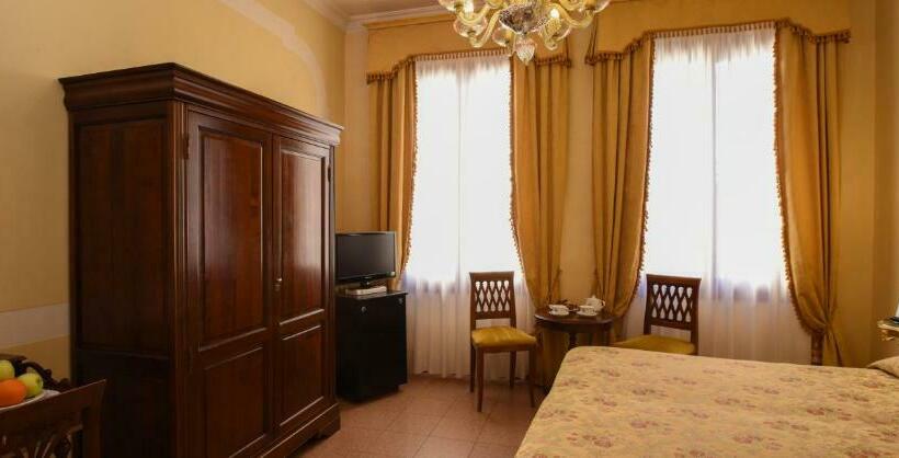 اتاق لوکس با چشم‌انداز, San Moise