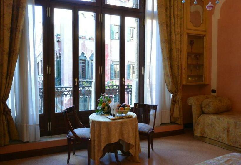 اتاق لوکس با چشم‌انداز, San Moise