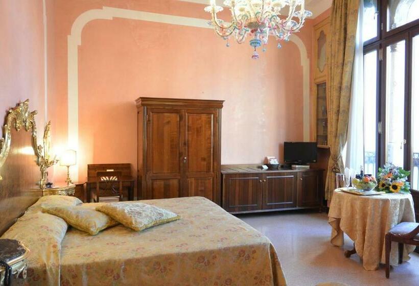 اتاق لوکس با چشم‌انداز, San Moise