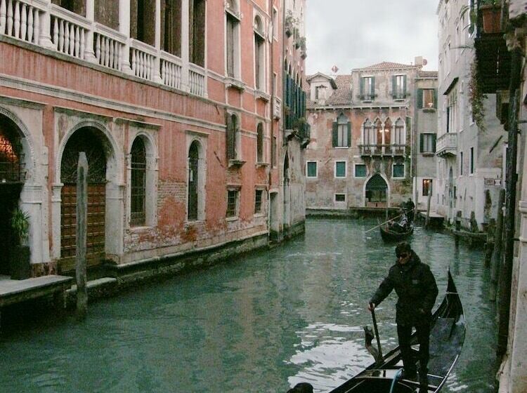 اتاق لوکس با چشم‌انداز, San Moise