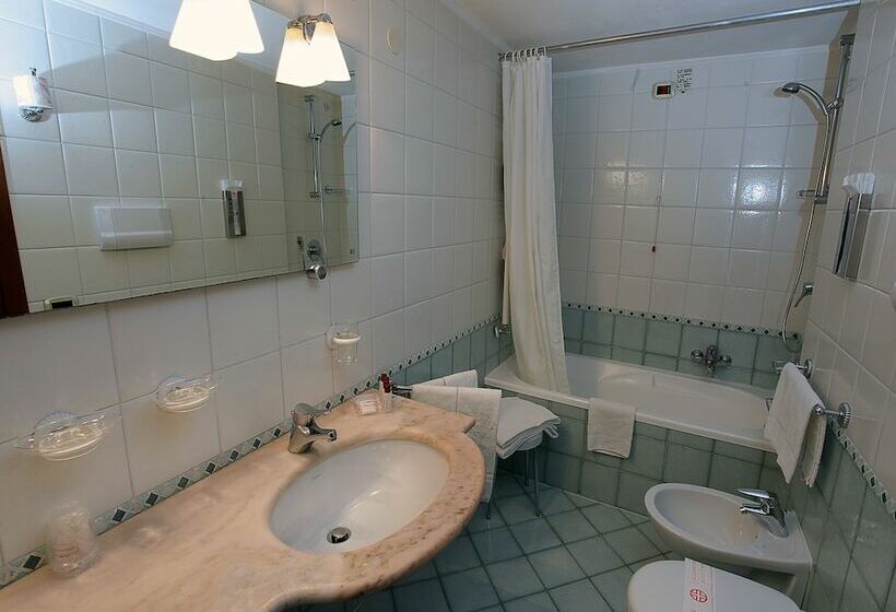 اتاق لوکس با چشم‌انداز, San Moise