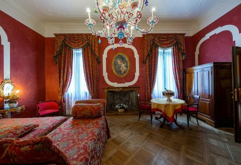 اتاق خانوادگی, San Moise