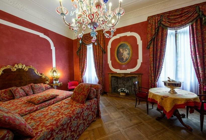 اتاق خانوادگی, San Moise