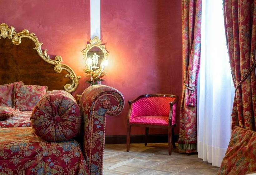 اتاق خانوادگی, San Moise