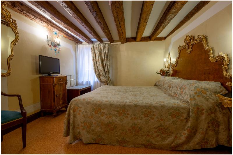 اتاق سوپریور, San Moise