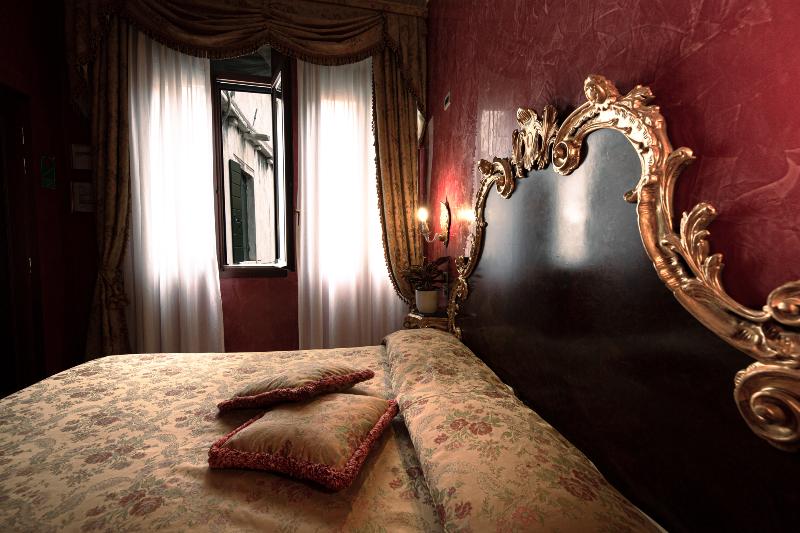 اتاق سوپریور, San Moise