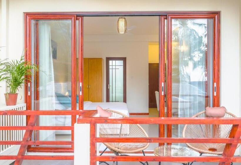 اتاق لوکس با بالکن, White Sand Dhigurah