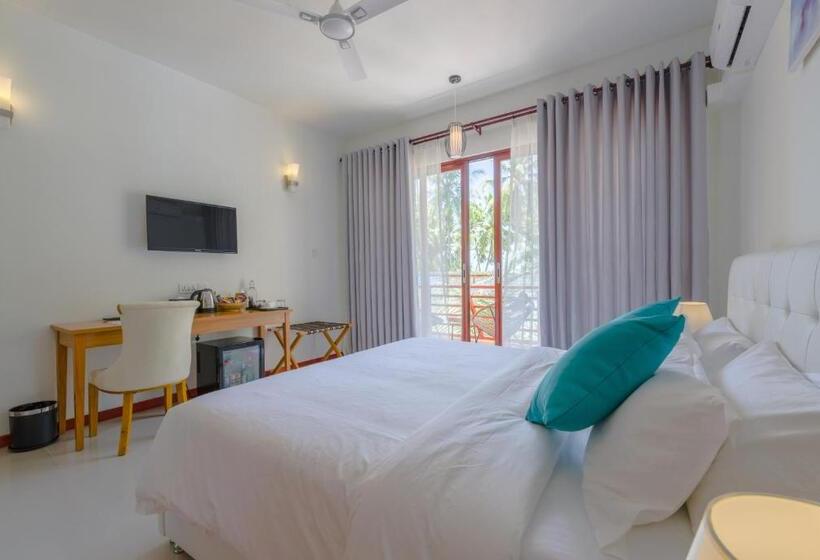 اتاق لوکس با بالکن, White Sand Dhigurah