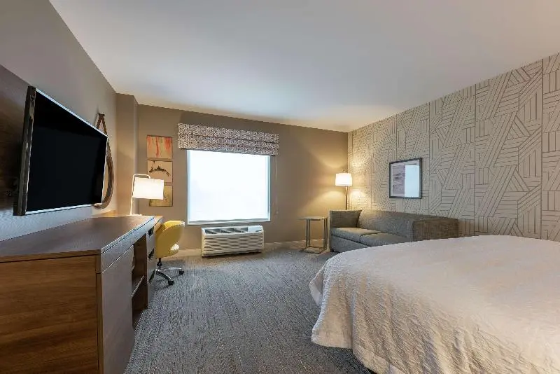 اتاق استاندارد با تخت بزرگ, Hampton Inn & Suites Charlottetown
