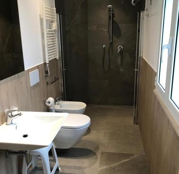 غرفة قياسية رباعية, Ricchi