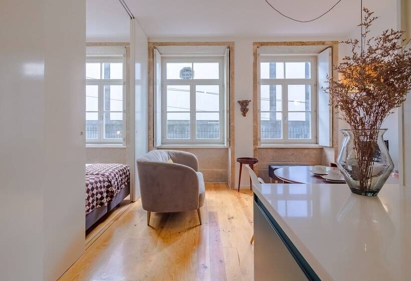 استودیوی استاندارد, Youropo The Tower