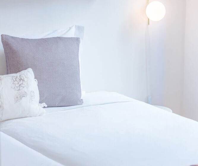 استودیوی استاندارد, Youropo The Tower