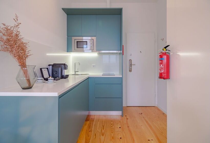 استودیوی استاندارد, Youropo The Tower