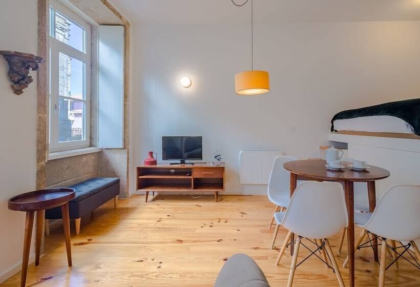 استودیوی استاندارد, Youropo The Tower