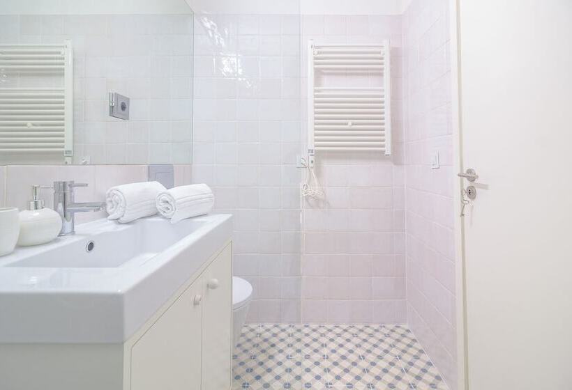 استودیوی استاندارد, Youropo The Tower