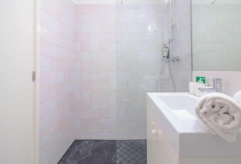 استودیوی استاندارد, Youropo The Tower